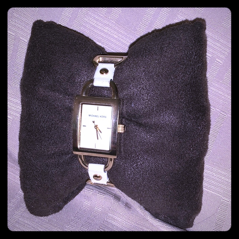 Micheal Kors stainless steel gold watch.